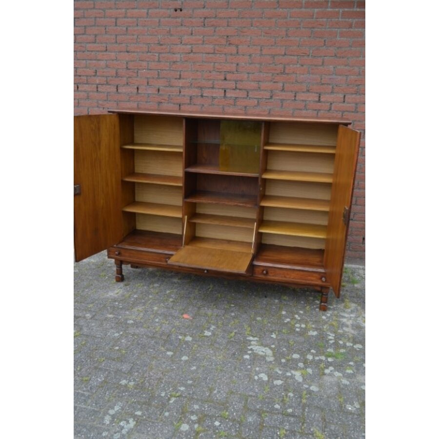 Massief donker eiken dressoir met houtsnijwerk-8