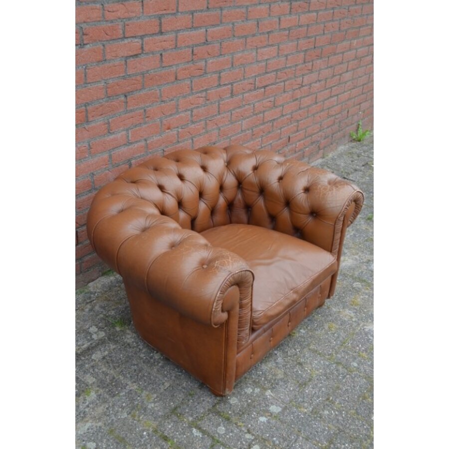 Engelse Chesterfield armfauteuil van leer-1