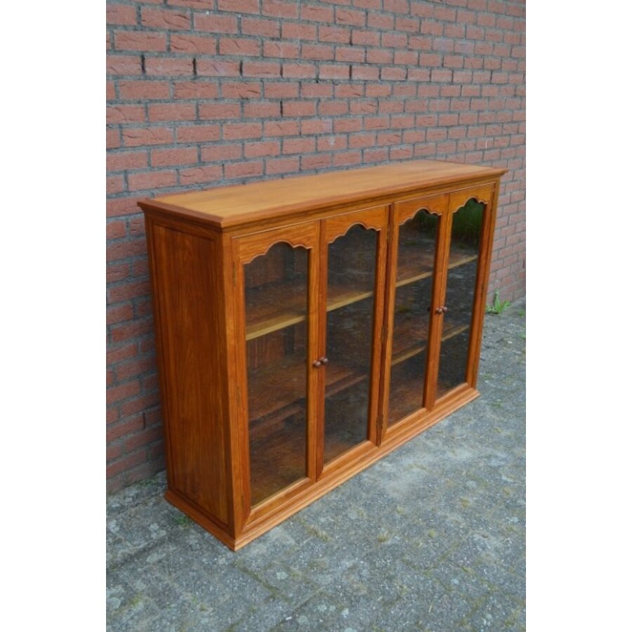 Rozenhouten kast met facet geslepen glasdeuren-1