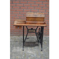 thumb-Antieke naaimachine-2