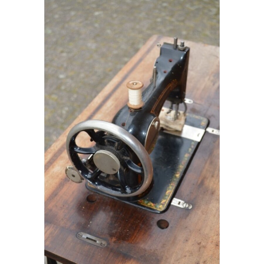 Antieke naaimachine-7