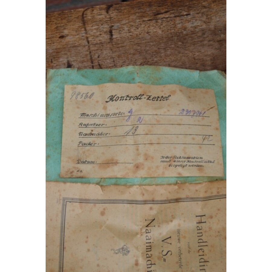 Antieke naaimachine-10