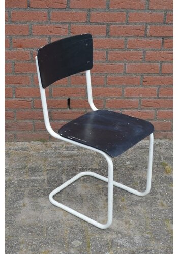 Retro stoel met buizenframe 