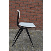 thumb-Ouderwets schoolstoeltje-1