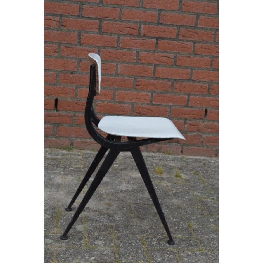 Ouderwets schoolstoeltje-1