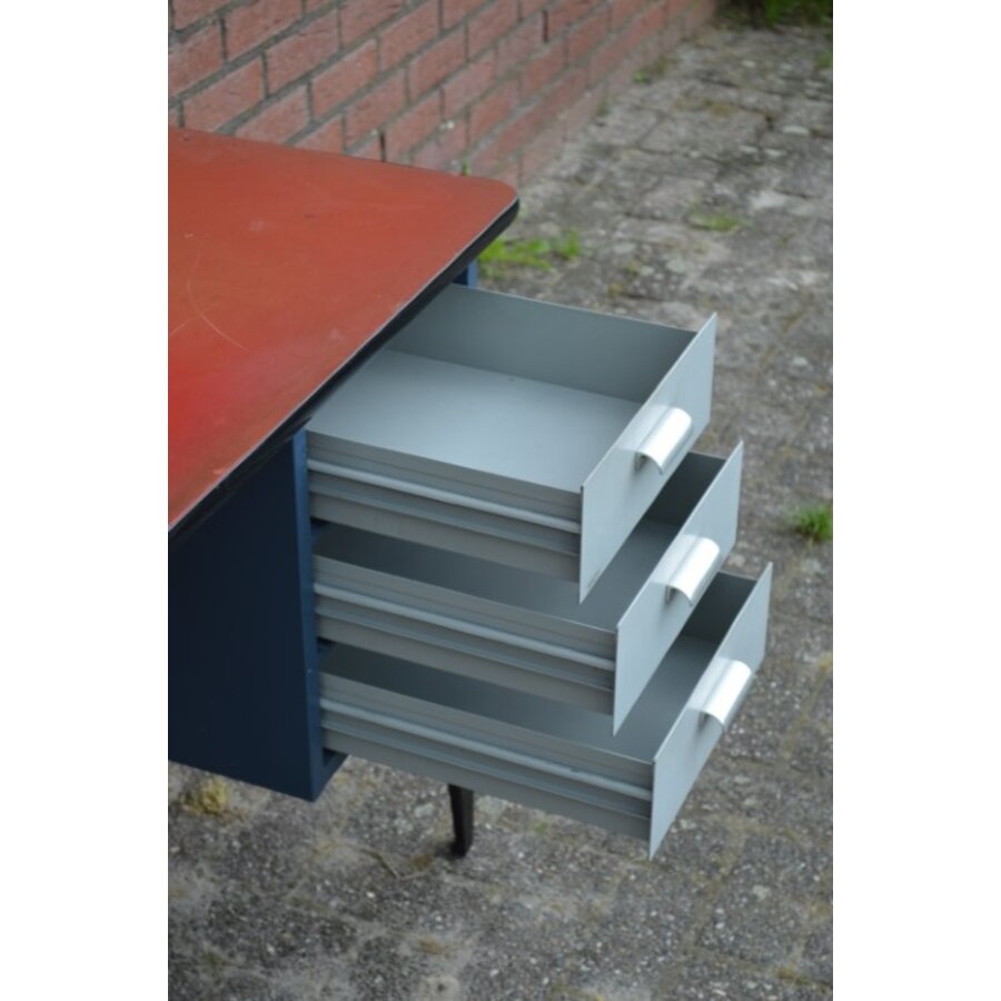 Mid-century retro bureau met metalen frame en ladenblok-4