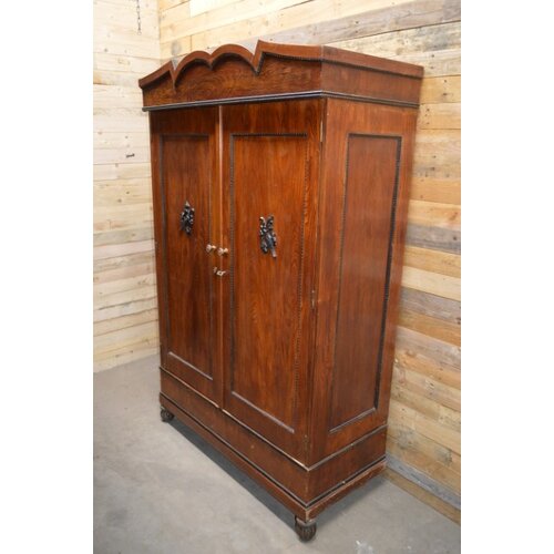 Antieke 2 deurs kledingkast 