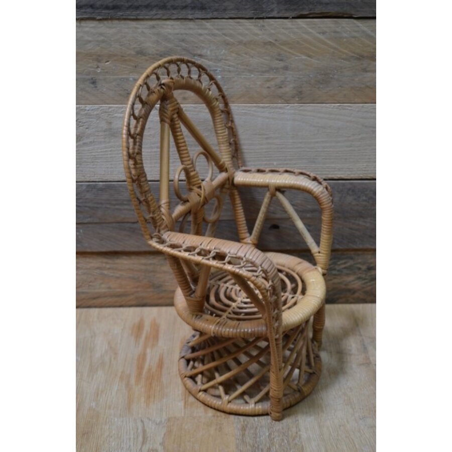 Vintage mini rotan pauwenstoel voor poppen-3