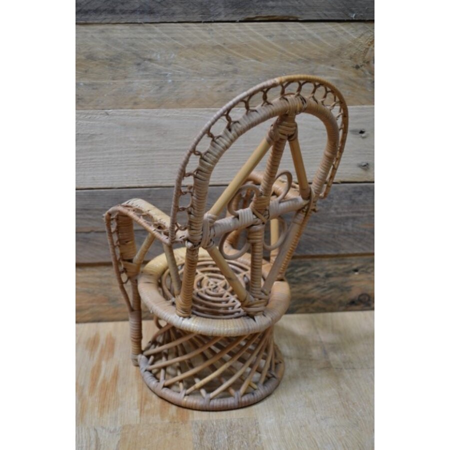 Vintage mini rotan pauwenstoel voor poppen-5
