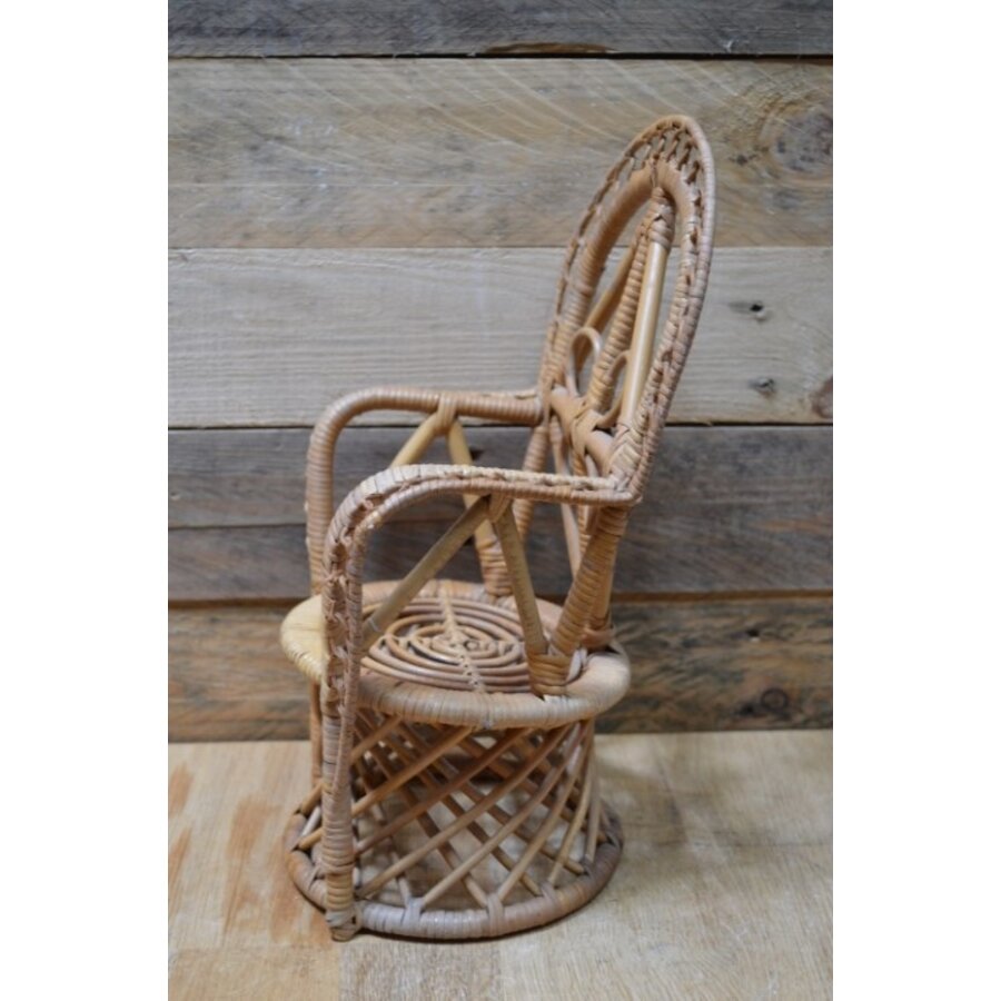Vintage mini rotan pauwenstoel voor poppen-6