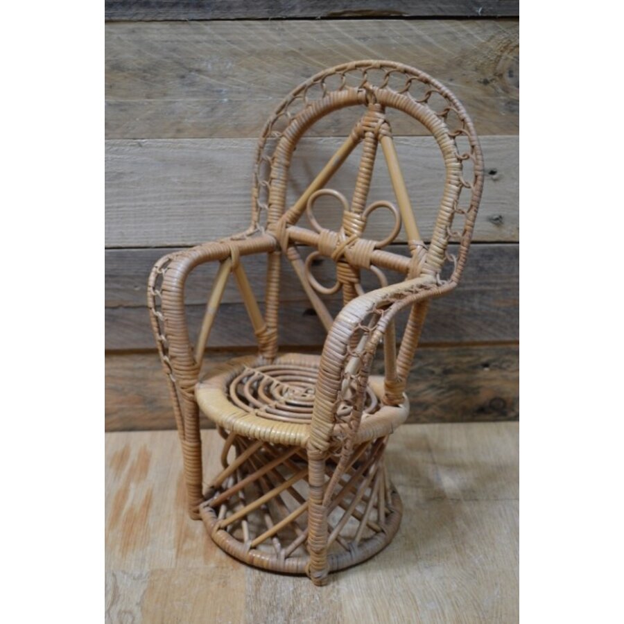 Vintage mini rotan pauwenstoel voor poppen-1