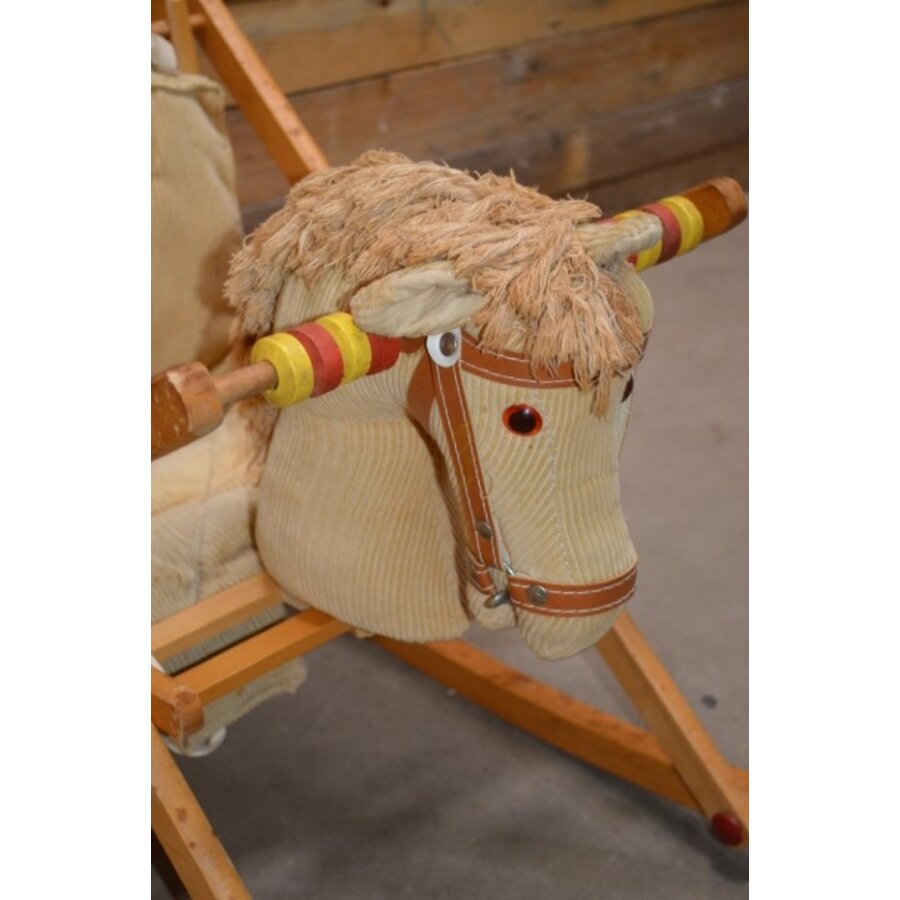 Ouderwets houten schommelpaard met stoffen zitje-3