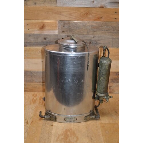 Ouderwetse Molison gifspuit 