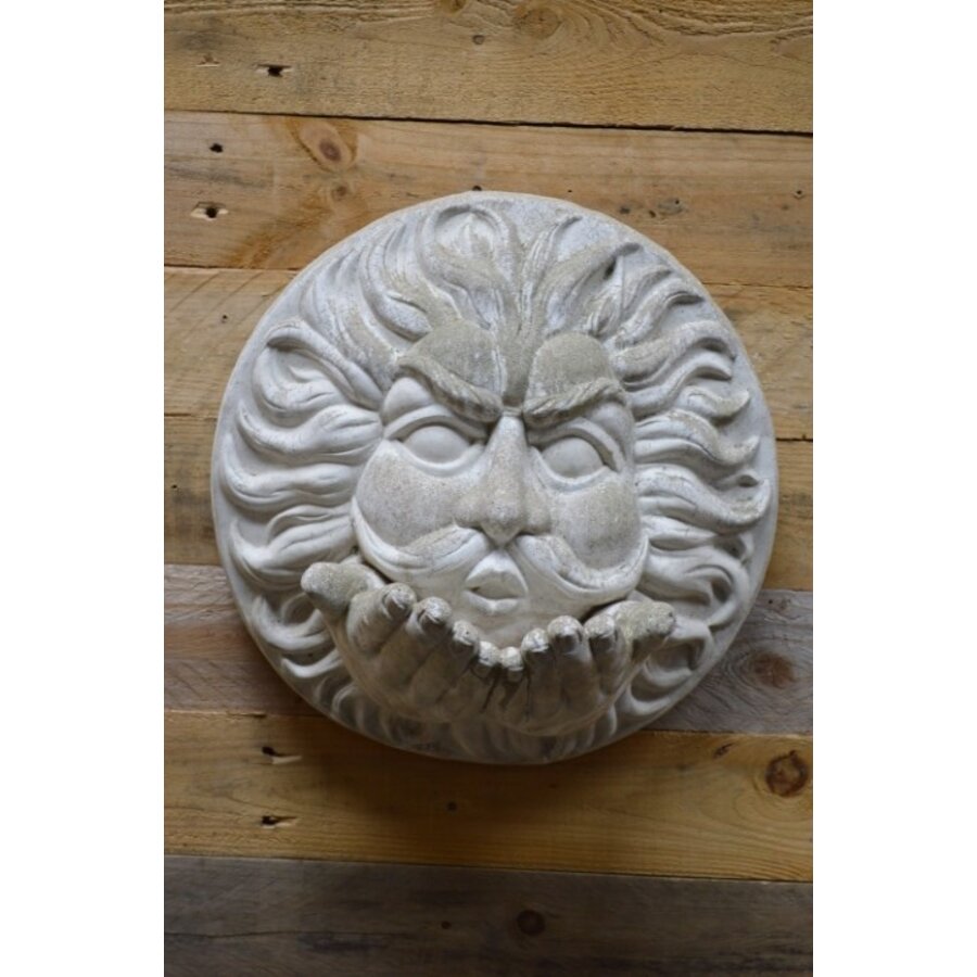 Betonnen windgezicht Vadertje Storm – wandornament met vogelvoerfunctie-2