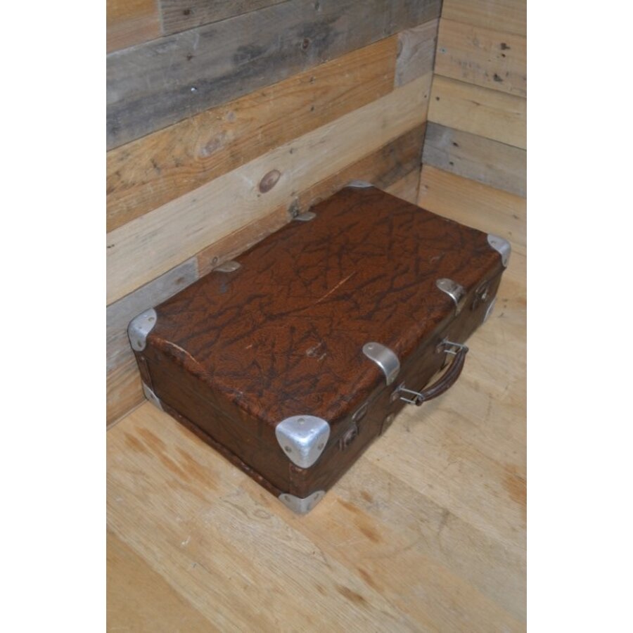 Vintage bruine reiskoffer met zilverkleurige hoekstukken-1