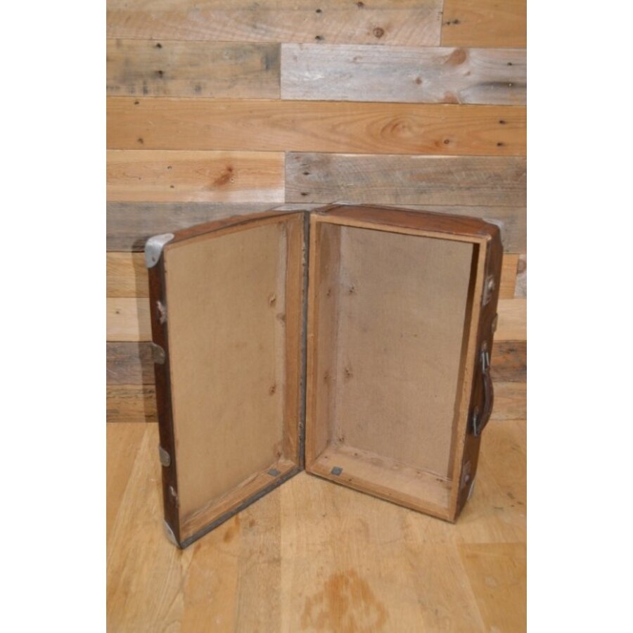 Vintage bruine reiskoffer met zilverkleurige hoekstukken-8