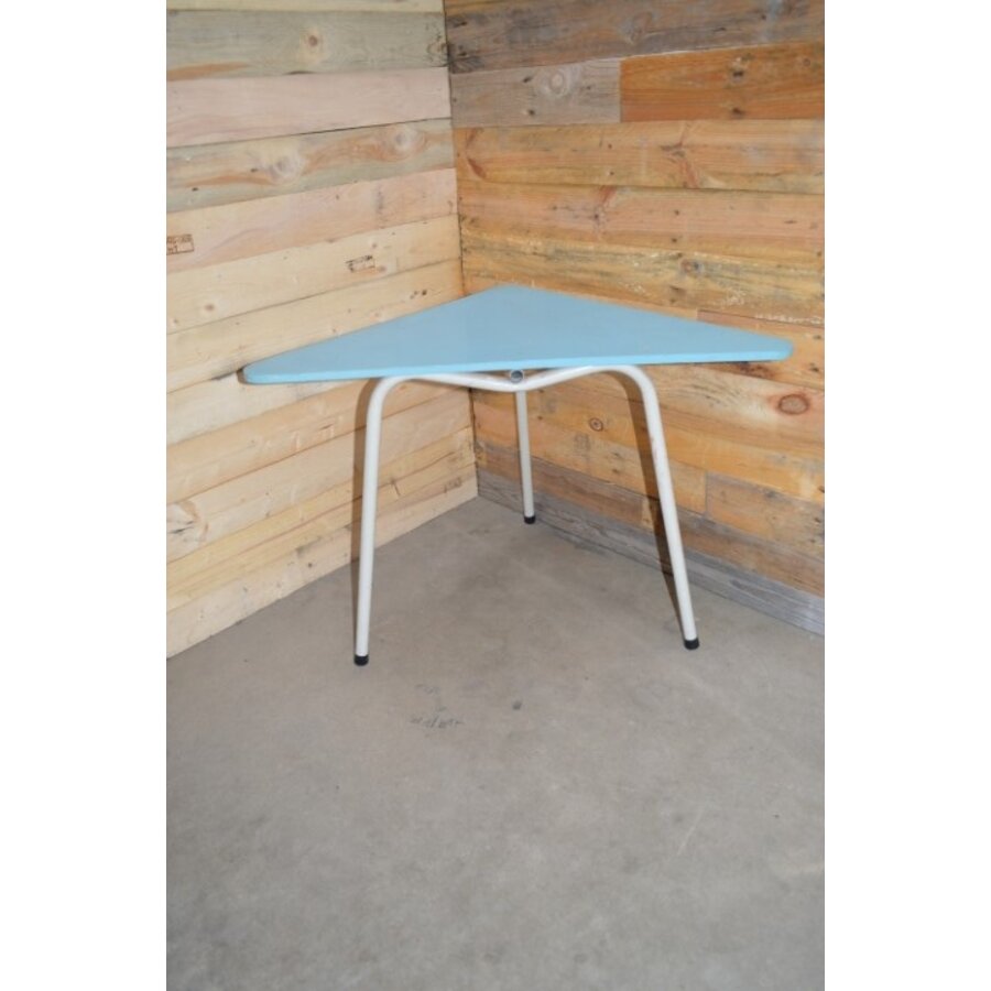 Vintage driehoekig bijzettafeltje met formica blad-2