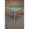 LoodsVol, Tweedehands Vintage driehoekig bijzettafeltje met formica blad