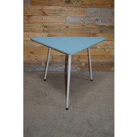 thumb-Vintage driehoekig bijzettafeltje met formica blad-1