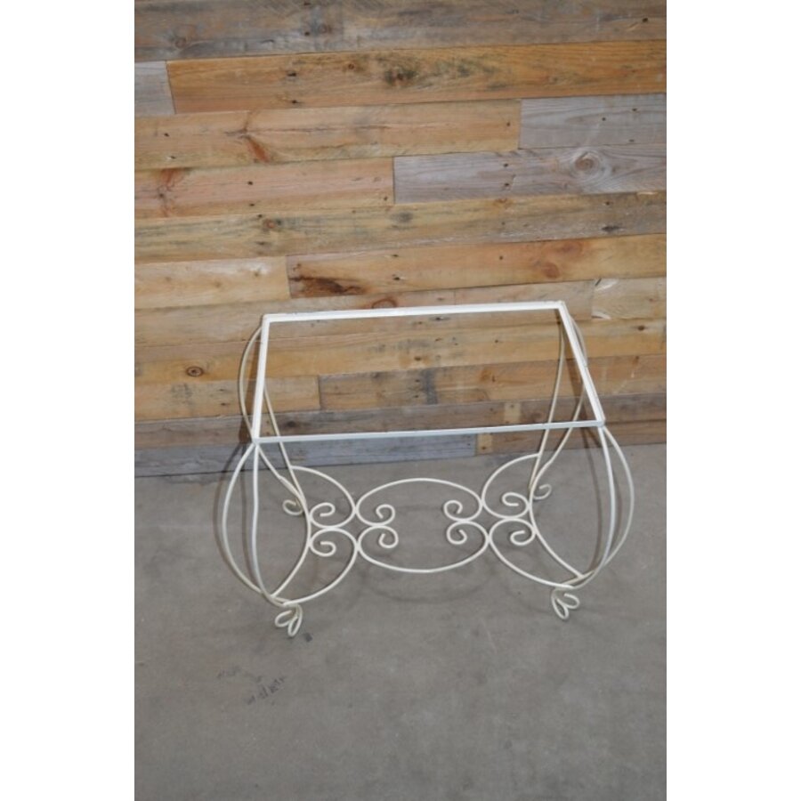 Metalen frame van bijzettafeltje-2