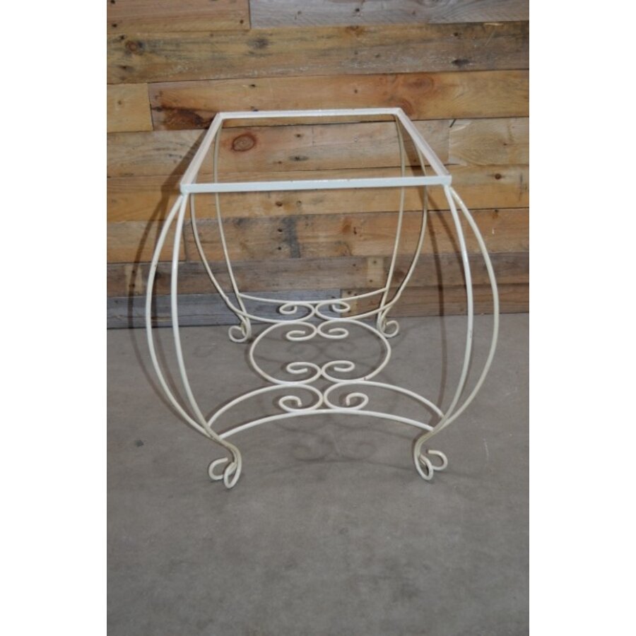 Metalen frame van bijzettafeltje-4