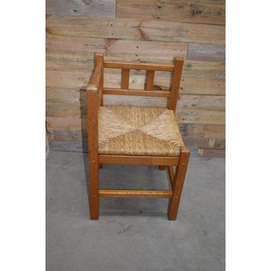 Hoekstoeltje eikenhout blank met biezen zitting-2