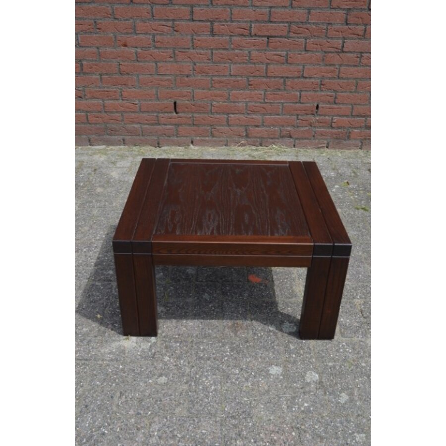 Massief donker eiken salontafel in moderne uitvoering-2