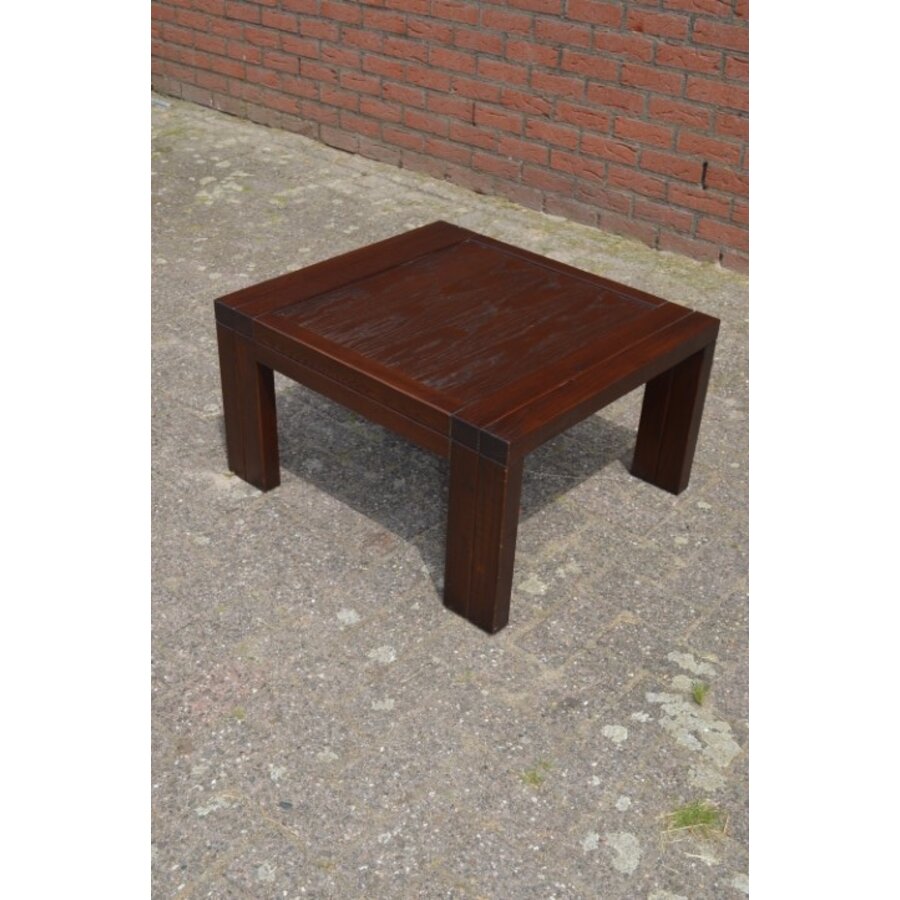 Massief donker eiken salontafel in moderne uitvoering-3