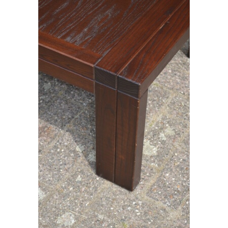 Massief donker eiken salontafel in moderne uitvoering-4