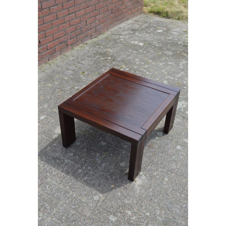 Massief donker eiken salontafel in moderne uitvoering-1