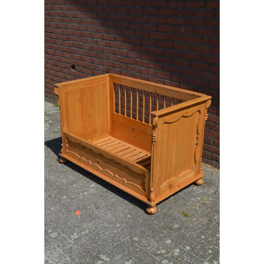 Kinderbedje oud grenen opknapper-1