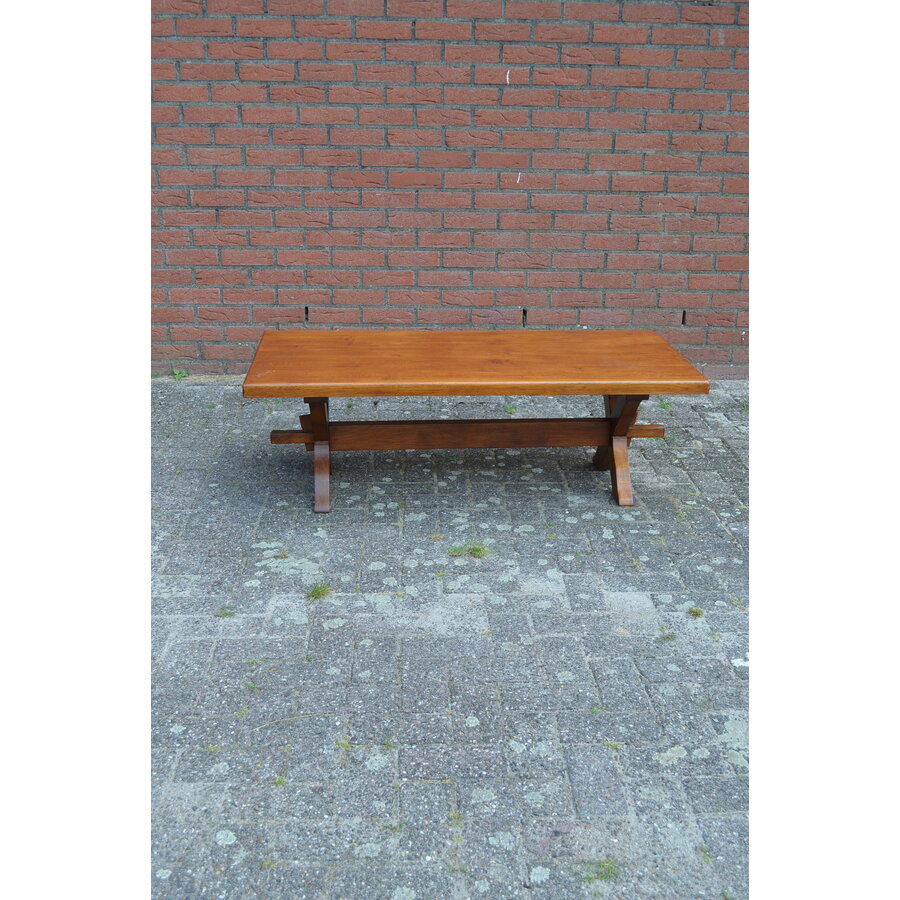 Massief donker eiken salontafel met kruispoten-2