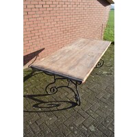 thumb-Brutalistische eettafel met steenschotten blad en metalen onderstel-4