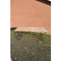 thumb-Brutalistische eettafel met steenschotten blad en metalen onderstel-8