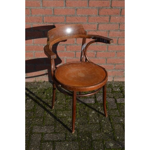 Armstoel thonet model 