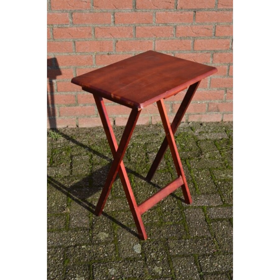 Opklapbaar houten bijzettafeltje in warm roodbruine kleur-1