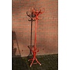 LoodsVol, Tweedehands Brocante Thonet staande kapstok rood met paraplustandaard