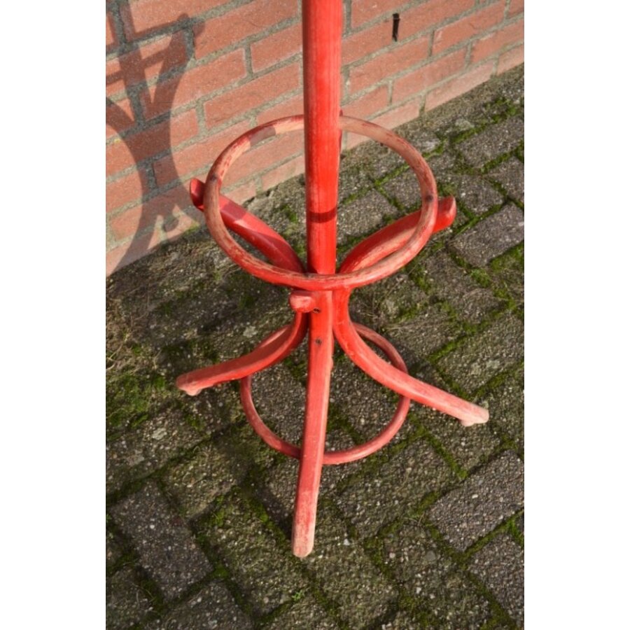 Brocante Thonet staande kapstok rood met paraplustandaard-2