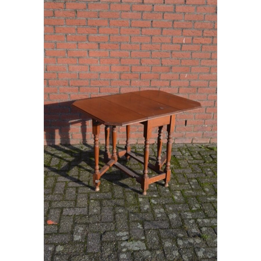 Engelse klapoortafel van eikenhout met twee klapbladen-2
