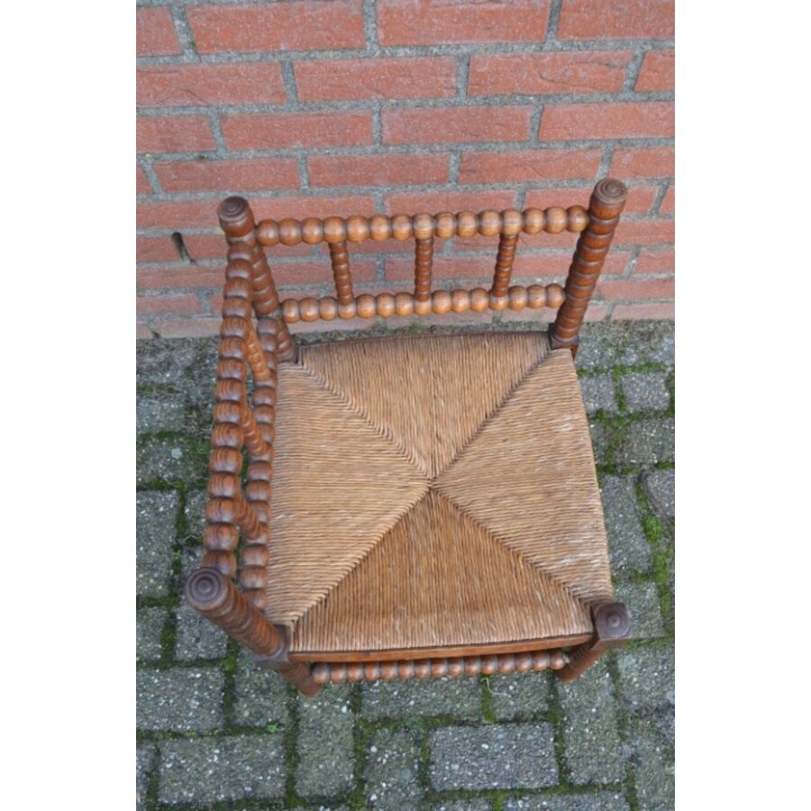 Retro Bobbin hoekstoel van eikenhout met biezen zitting-2