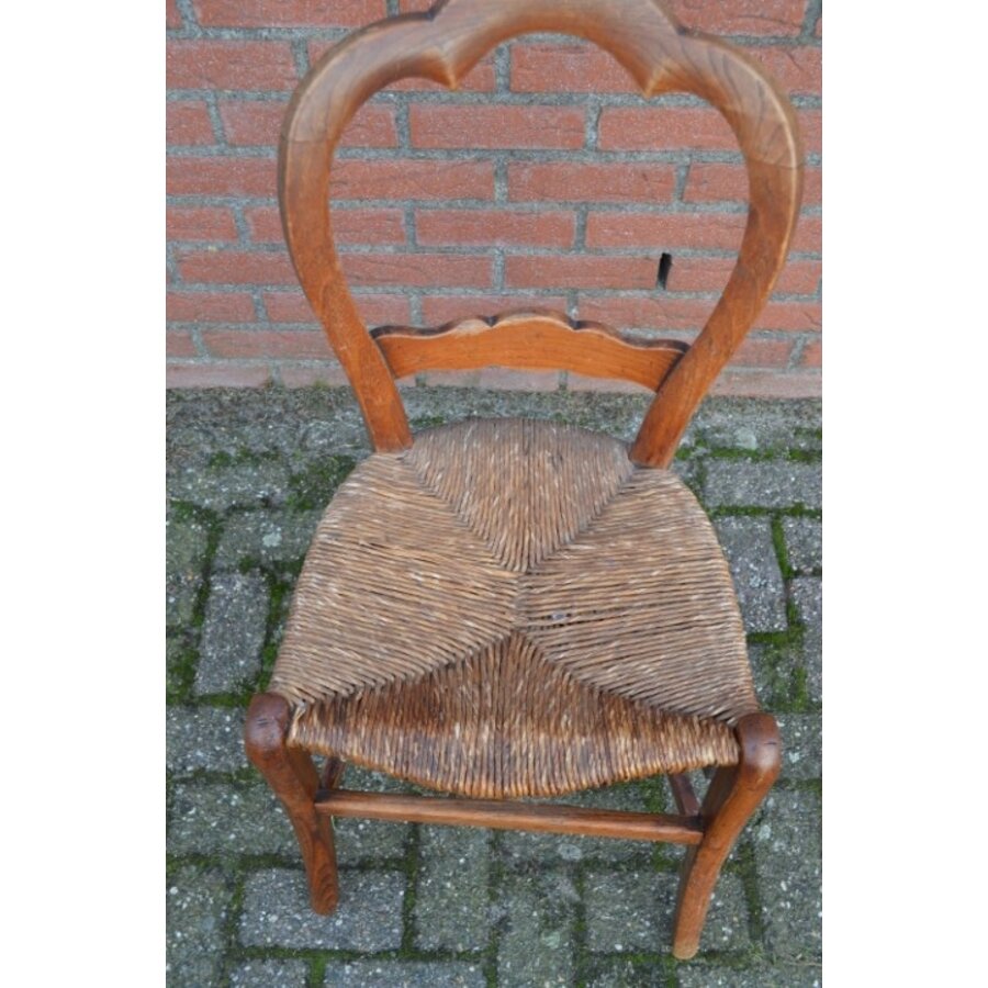 Antiek houten stoeltje met handgevlochten biezen zitting-3