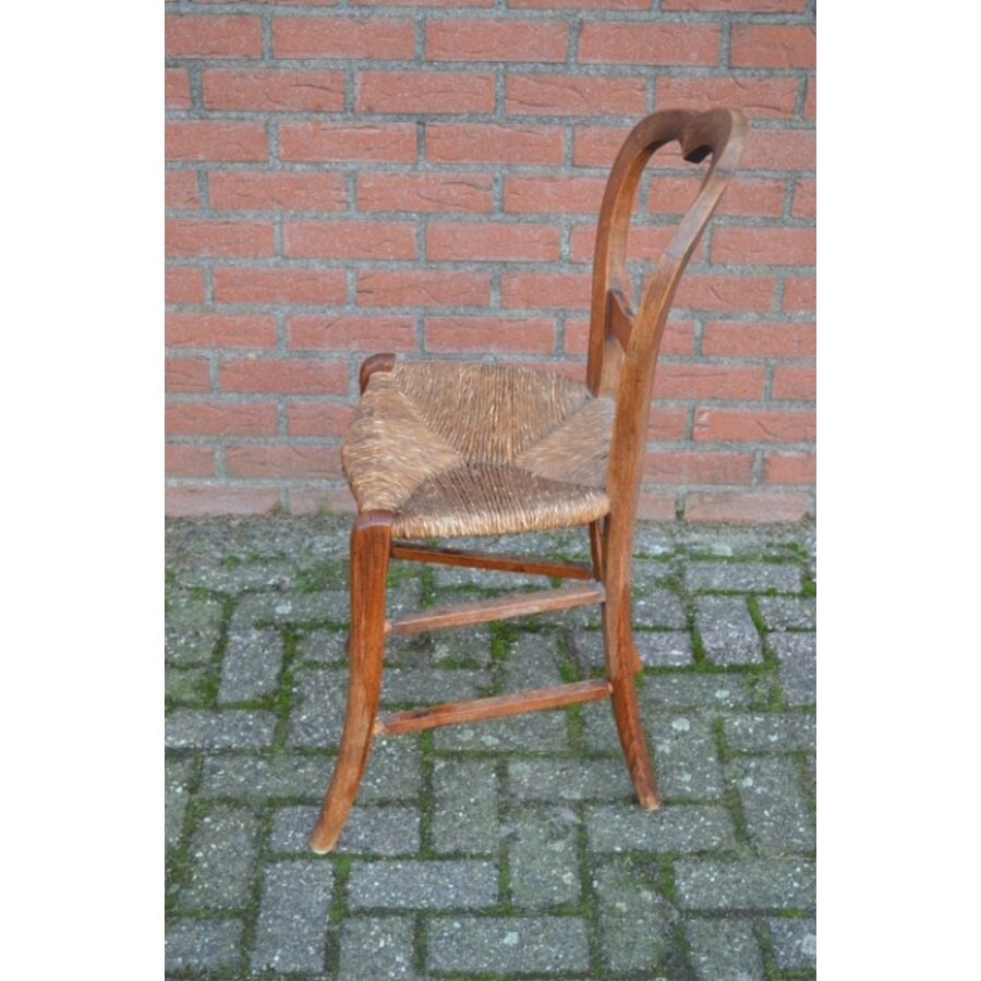 Antiek houten stoeltje met handgevlochten biezen zitting-4