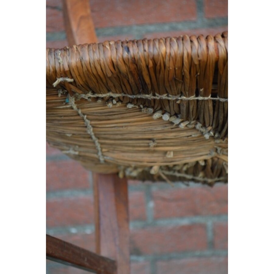Antiek stoeltje met biezen zitting-7
