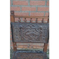 thumb-Antieke Castiliaanse eiken stoel met reliëfleer en leeuwenkoppen-3