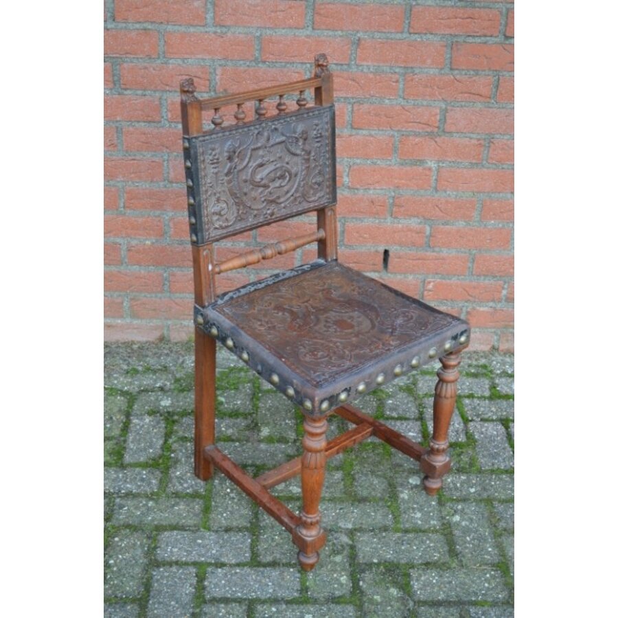 Eiken stoeltje antiek-1