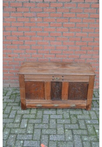 Antieke eiken kist 