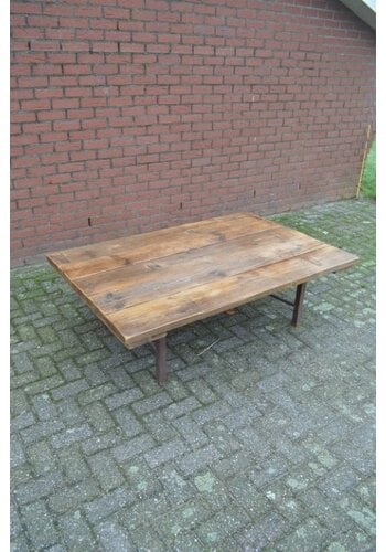 Industriële Salontafel  met steigerhout 