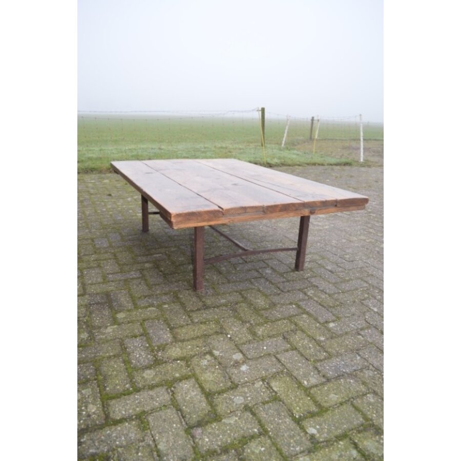 Industriële salontafel van gebruikt steigerhout met metalen frame-5