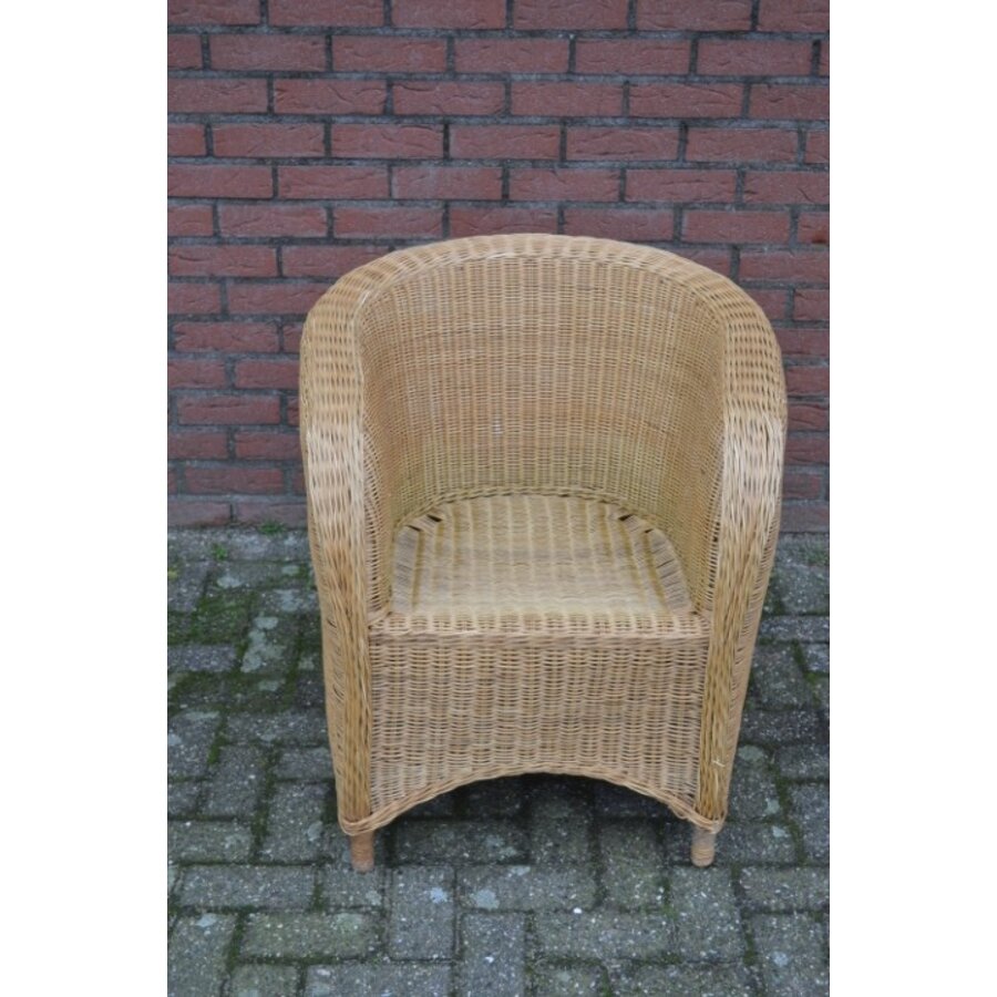 Elegante kuipfauteuil van fijn gevlochten rotan met armleuningen-2