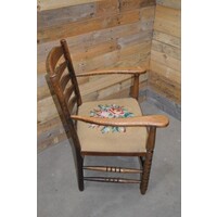 thumb-Klassieke houten armstoel jaren 50 met handgeborduurde bloemenzitting-3
